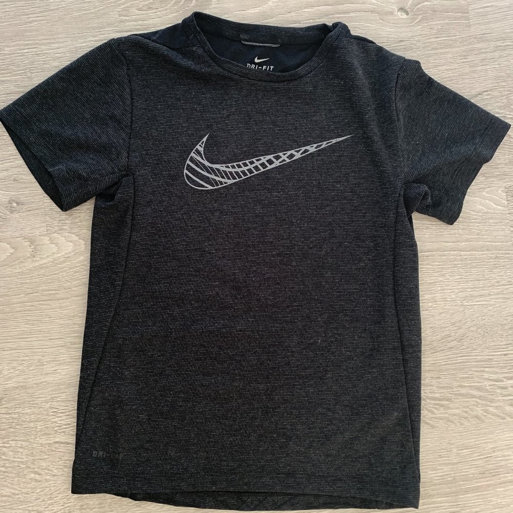 nike shirt black